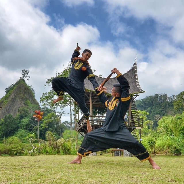 Gambar unggulan untuk Mengenal Silat Kumango: Warisan Leluhur Minangkabau yang Tetap Hidup